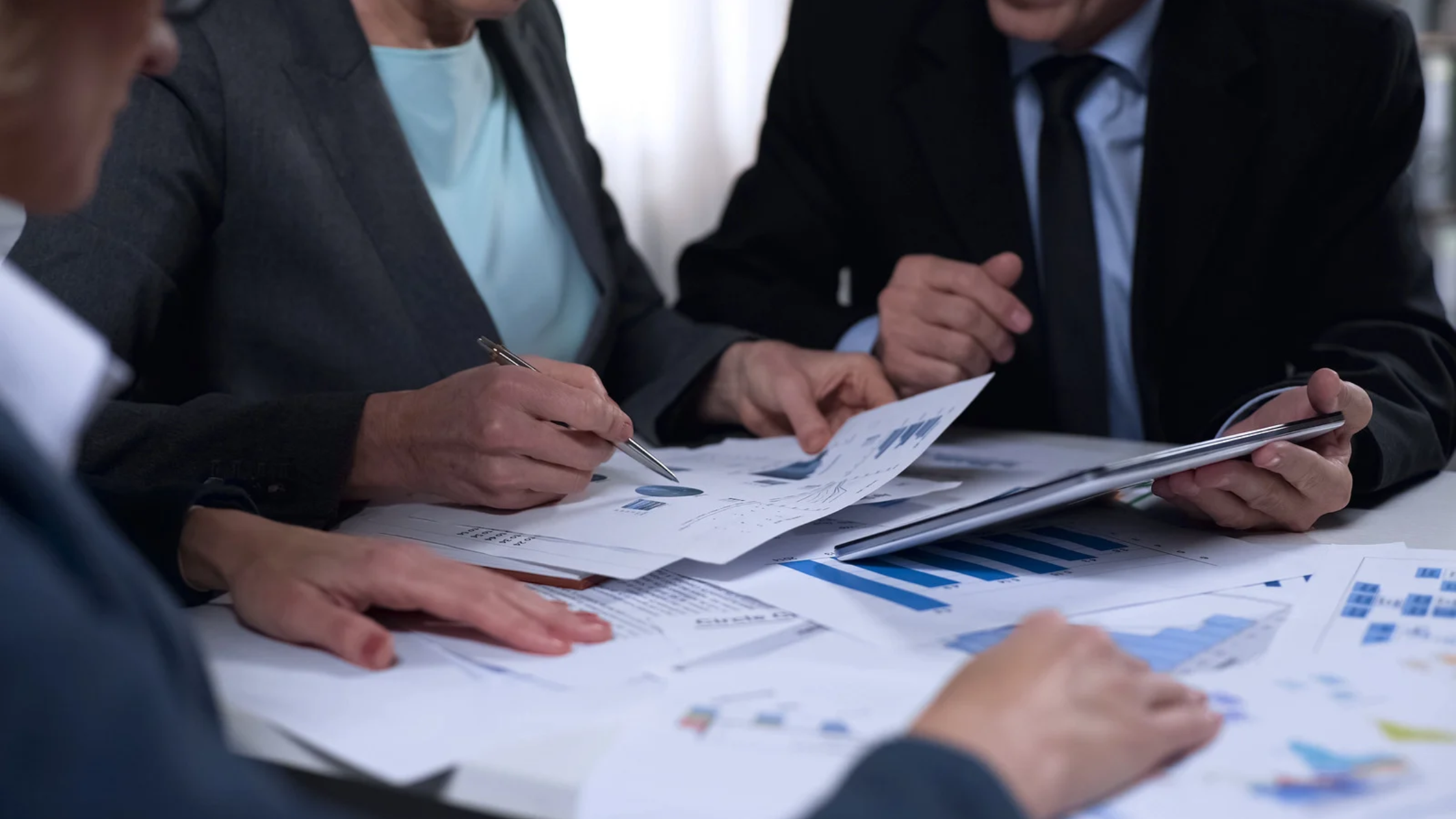 Four Business Risk Signals Standard KYB Vendors Miss